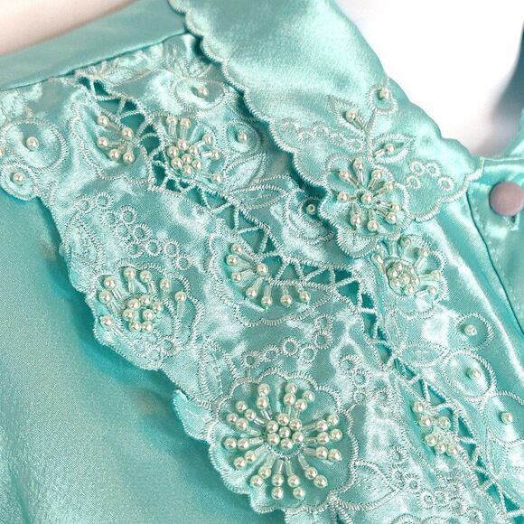 Vintage Satin Blouse Puff Sleeve Sz M Green Embroidered Beaded Scallop Edge Coll - Picture 3 of 5